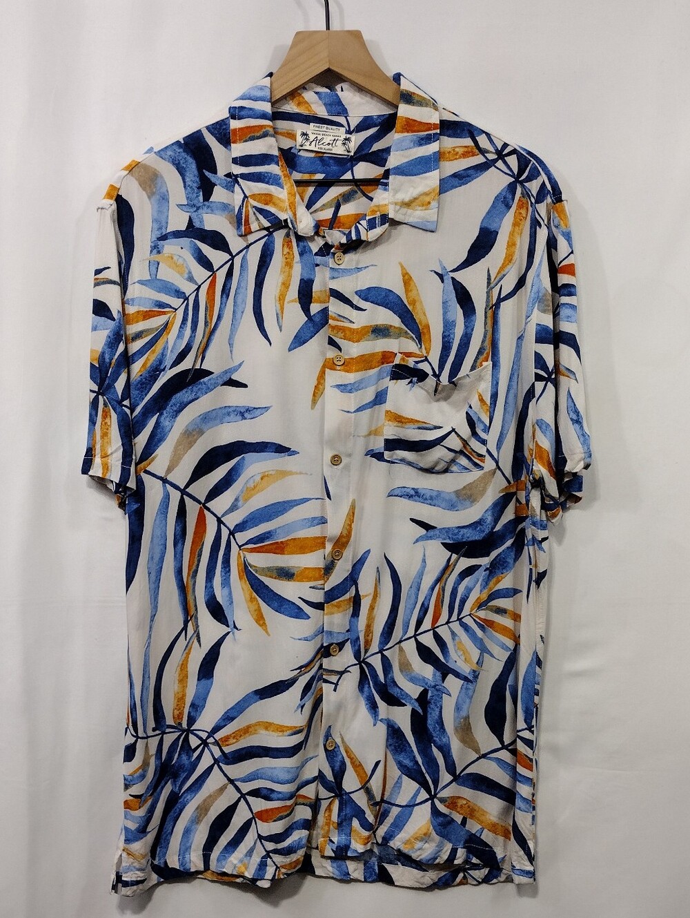 Alcott White Button-Up Hawaiian Shirt Leaf Print Mens XL Blue White Beach